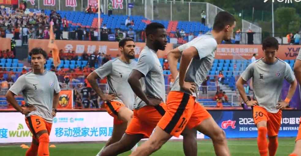 球员的身影, 该报道还透, AA