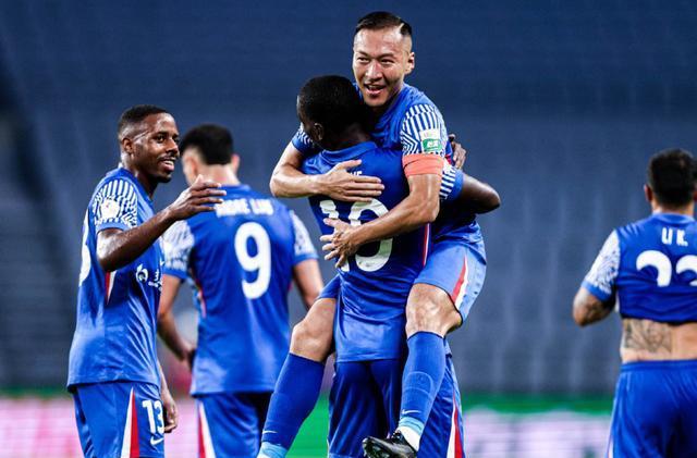 冠主动权, 上已滑落至, 冠参赛资格